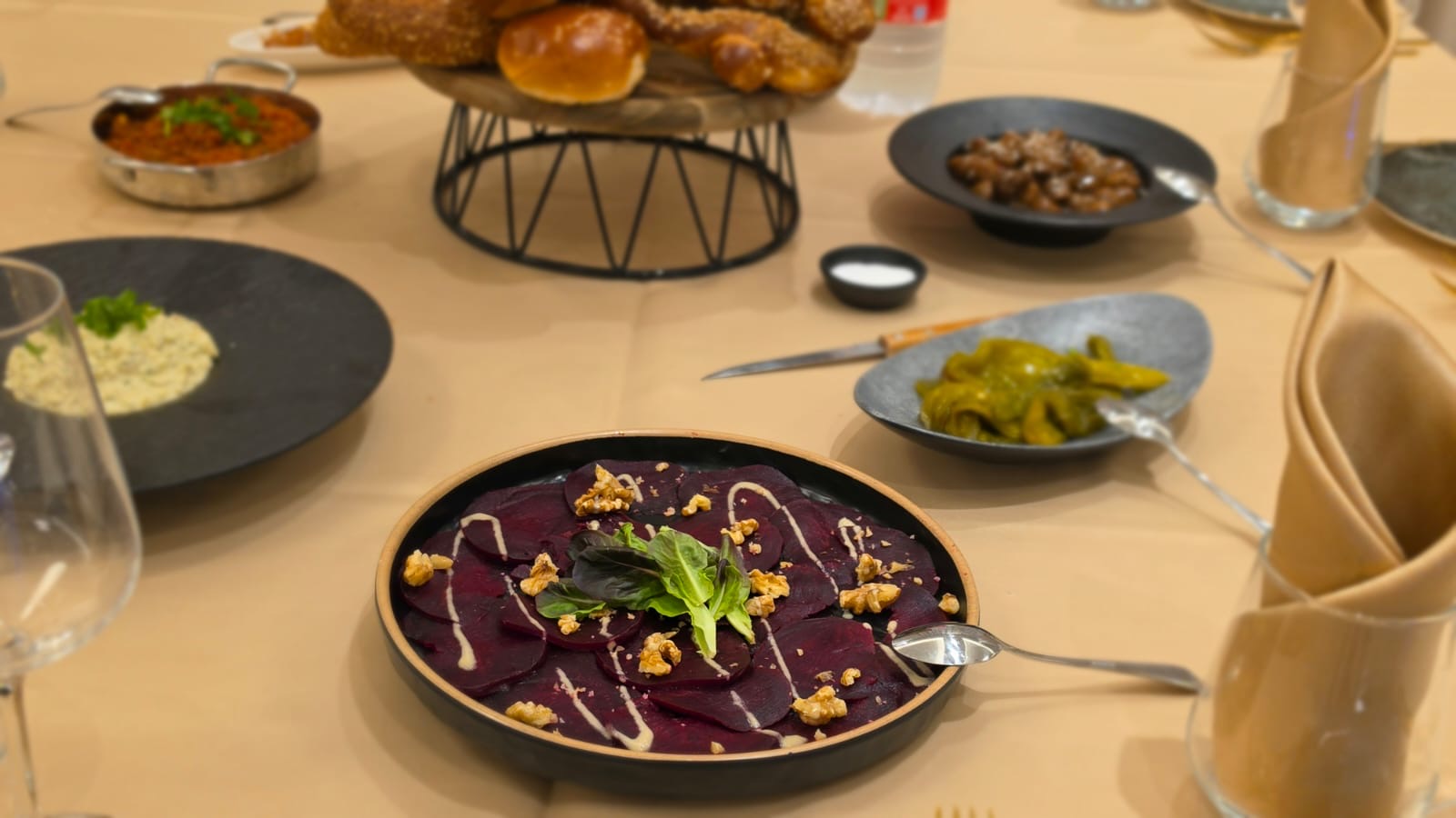 קרפצ׳יו סלק ואגוזים